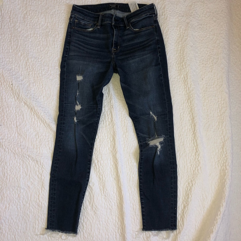 Ripped ankle jeans